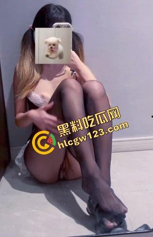 金主豪掷重金专操性病大学生!无套后入狂抽,妹子小穴的疙瘩快出血了!-3