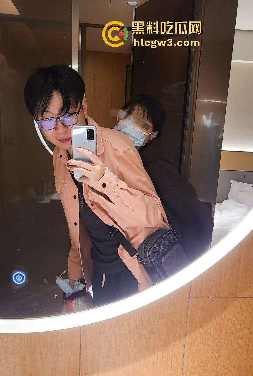 Sharman Court公寓绿帽情侣太会玩!谢菲尔德大学留子戴帽陪操,日完逼还晒学生证!-4