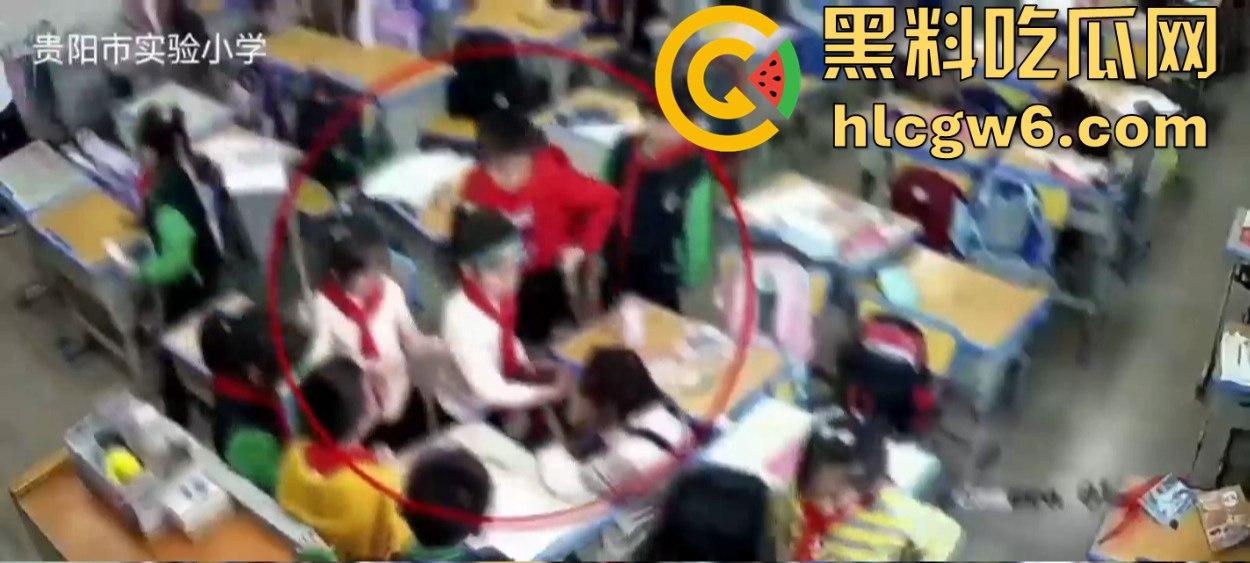 KTV骚操作 唱歌还能摸奶摸着奶才能找到调?后面鸡巴蛋糕舌尖舔诱,舌尖诱惑舔湿蛋糕,这群人玩得太野了!-8