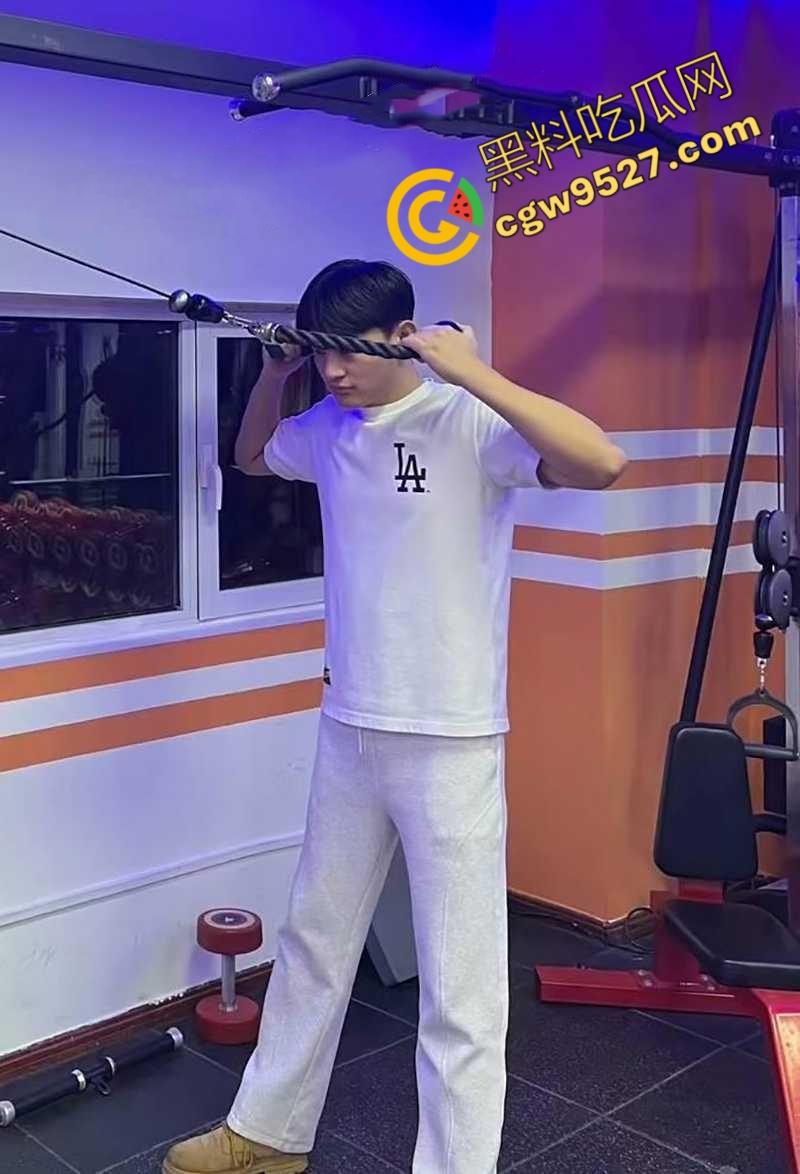 北京人民大学大瓜!男神金开来竟是同性恋?炮房3P竟如此劲爆,内容让人直呼恶心!-2