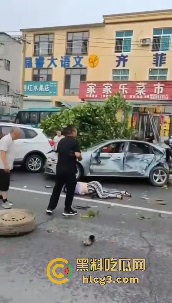 大连普兰店 大货车制动系统失控 刹车失灵 连撞数车 致一名女大学生死亡 对象发文感慨 3人受伤!-8
