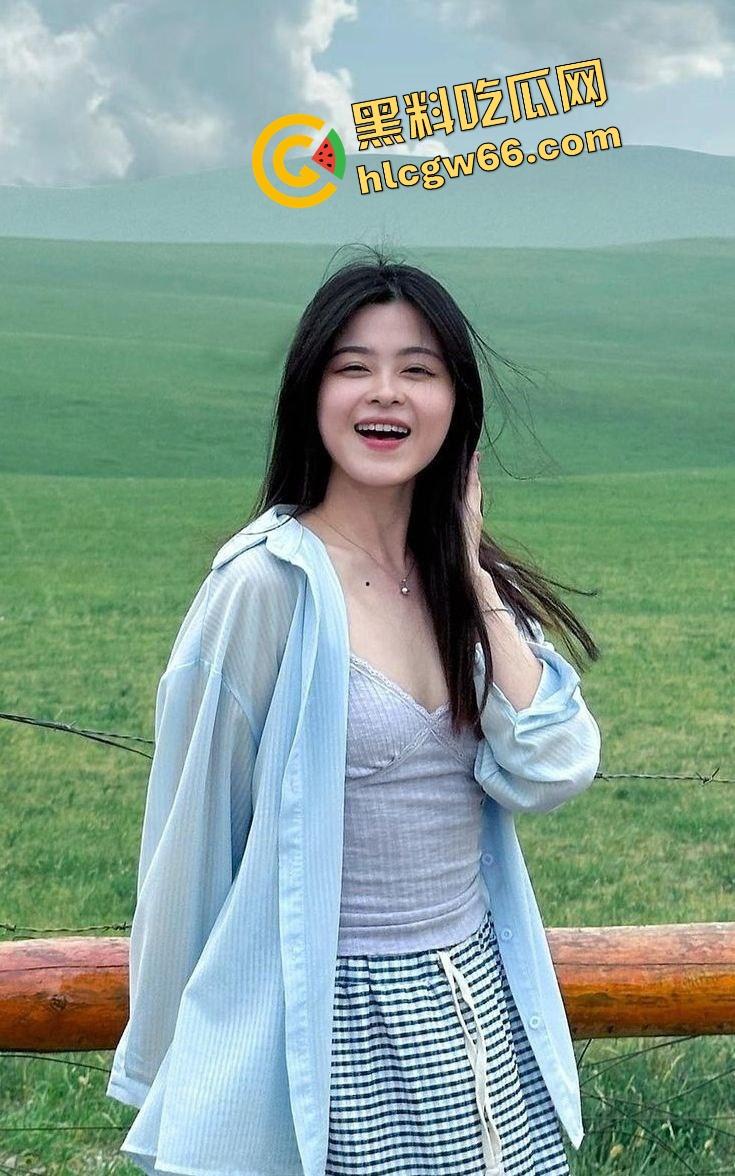 重庆骚货黄毛妹重口翻天操作曝光，肥美肉臀扩阴塞橘子，骚穴大开吃果粒，果汁流逼喷脸，这尼玛是人能玩的？-5