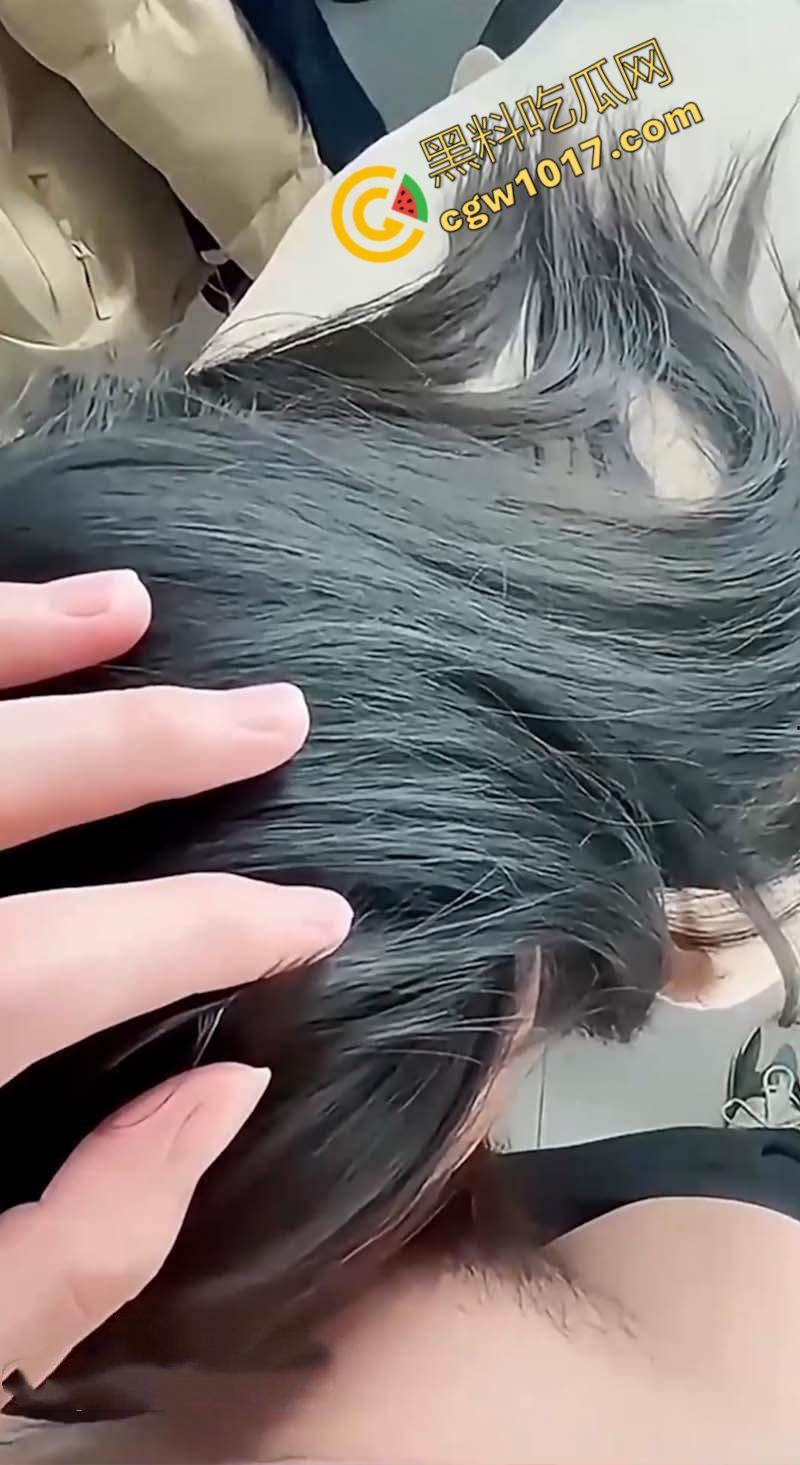 海角大神与完美嫂子试衣间荒淫!36D雪乳翘臀加持,弟弟把持不住硬顶嫩穴,直捣黄龙疯狂喷精!-9