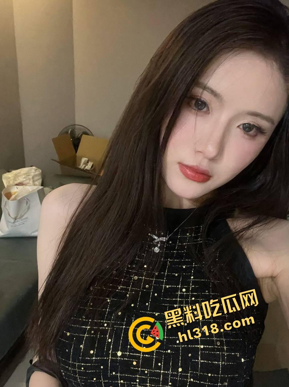 00后小情侣KTV开整,边唱歌边啪啪,操完还把内衣留包厢,雁过拔毛人过留情物!-1