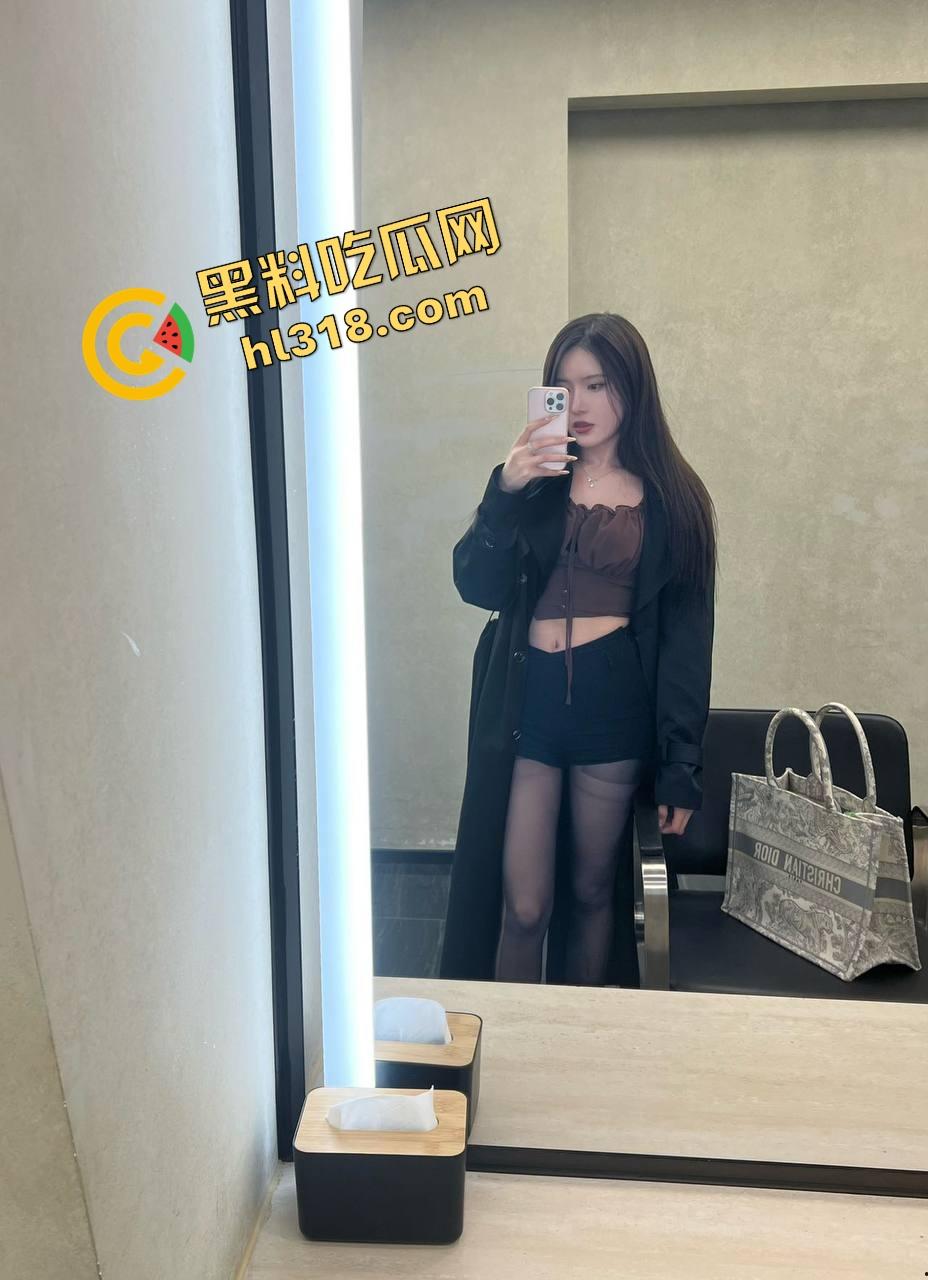 00后小情侣KTV开整,边唱歌边啪啪,操完还把内衣留包厢,雁过拔毛人过留情物!-5