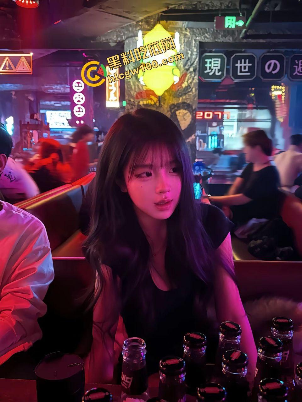 广西职高反差骚鸡淫娃【黄婷】被调成性瘾痴女小母狗,对镜搂住淫荡抠逼,直插后怼骚臀!独家曝光流出!-1