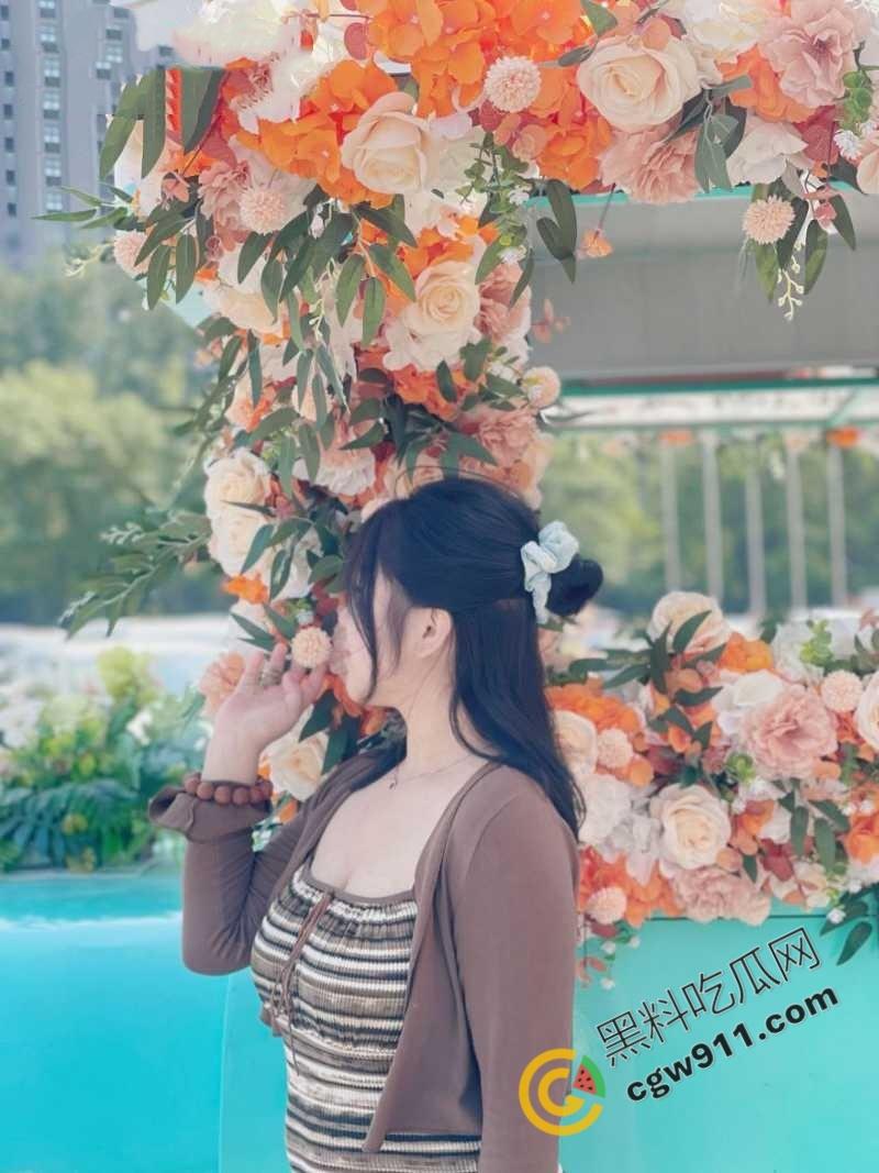 山东巨乳人妻【颜丽君】与精神小伙偷情视频外流,肥臀大骚穴,天生欠干,小穴被彻底玩烂!-2