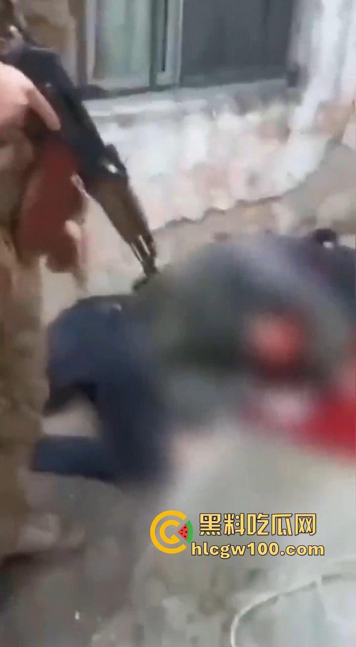 叙利亚反叛军武力镇压民众，现场暴力血腥天尸横遍野堪称世界末日。-9