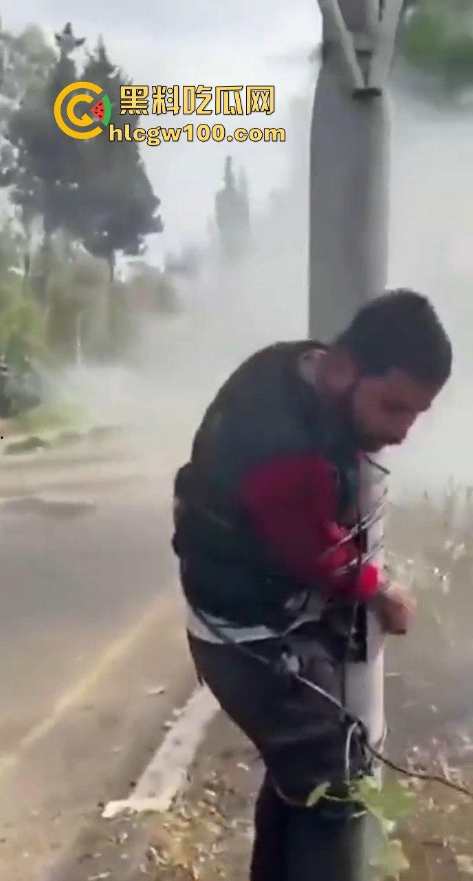 叙利亚反叛军武力镇压民众，现场暴力血腥天尸横遍野堪称世界末日。-15