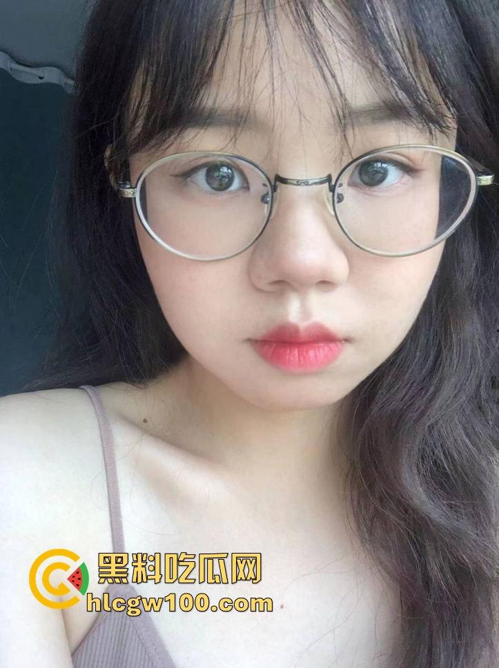 瓜友约炮极品清纯眼镜妹【谢雪莹】就读于武汉工商学院大一级,表面纯洁无瑕 私下却骚气满满!-1