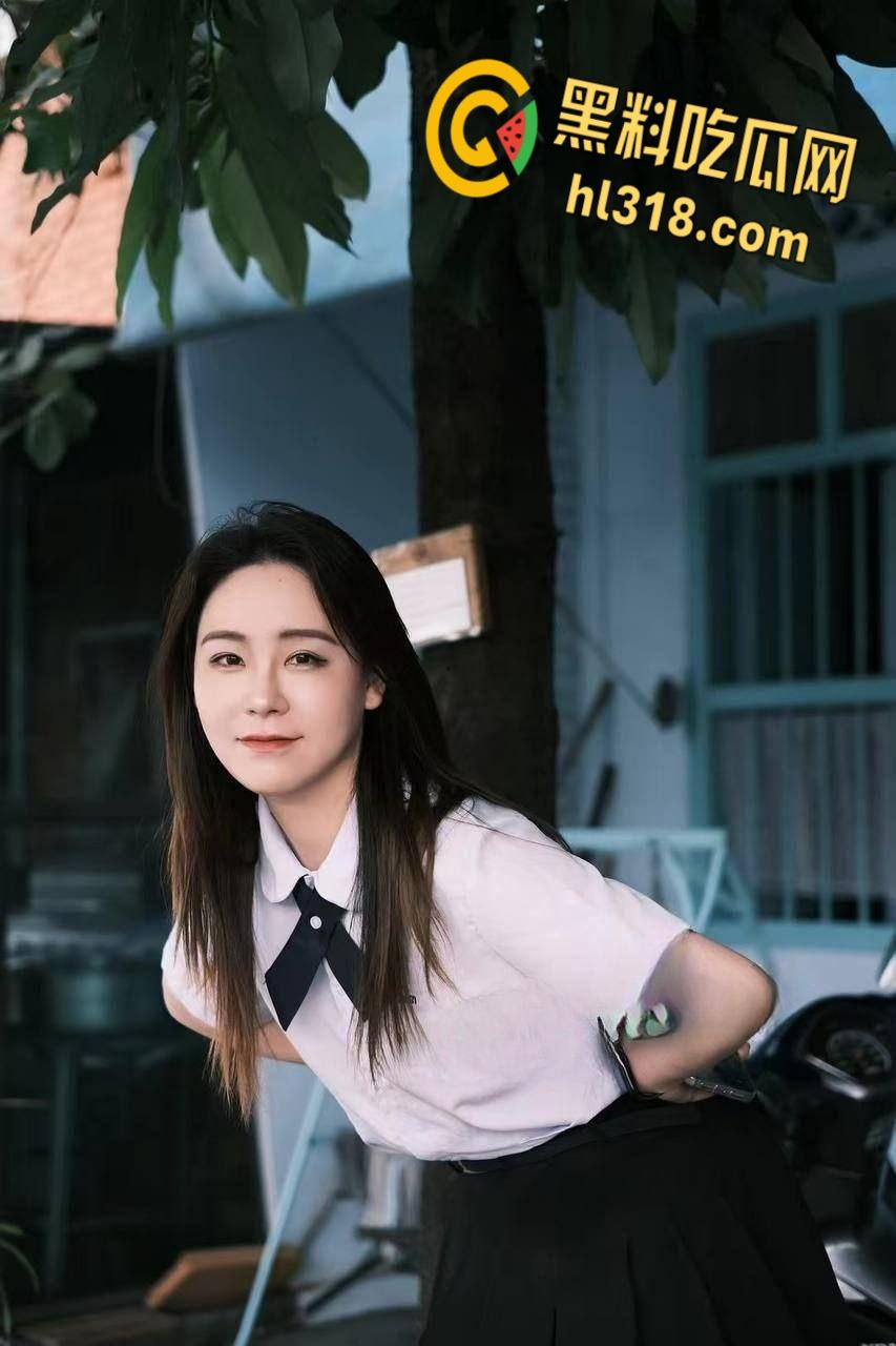 浙江苍南音乐老师【洪冬暖】,出轨肌肉猛男被抓,原配带队酒店掀翻床戏,对白暴揍场面超燃!-5