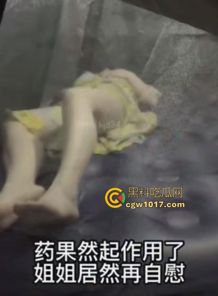 海角大神带肥臀姐姐野外露营，偷偷下药还假装害怕，钻帐篷里狂抠姐姐骚穴喷水，这弟弟最精了内射进去说是尿液！-2