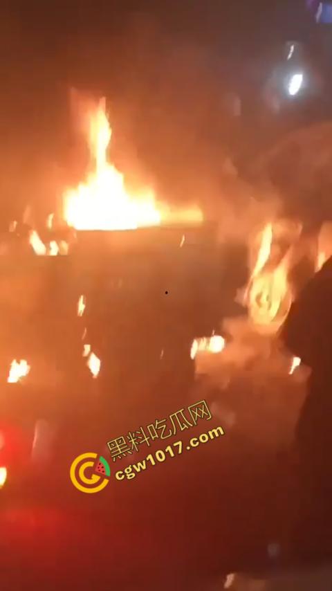 印度新德里景区爆炸震惊世人,鲜血渗透街道,8人当场死亡,惨烈火光照亮恐怖夜空,如同地狱修罗场!-5