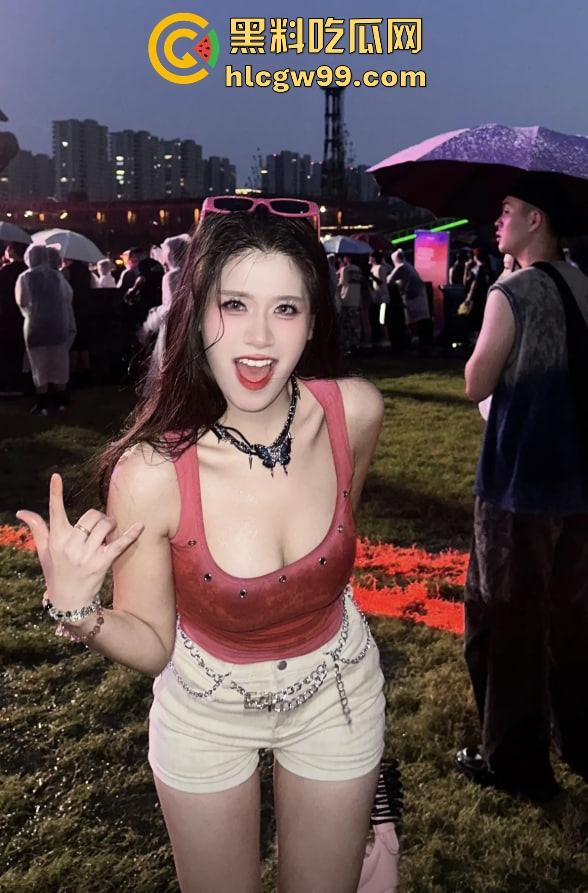 海口电音节小仙女玩得真花,乳贴当衣服半裸晃奶,这是货比三家,方便海王们精挑细选精准下单?-2