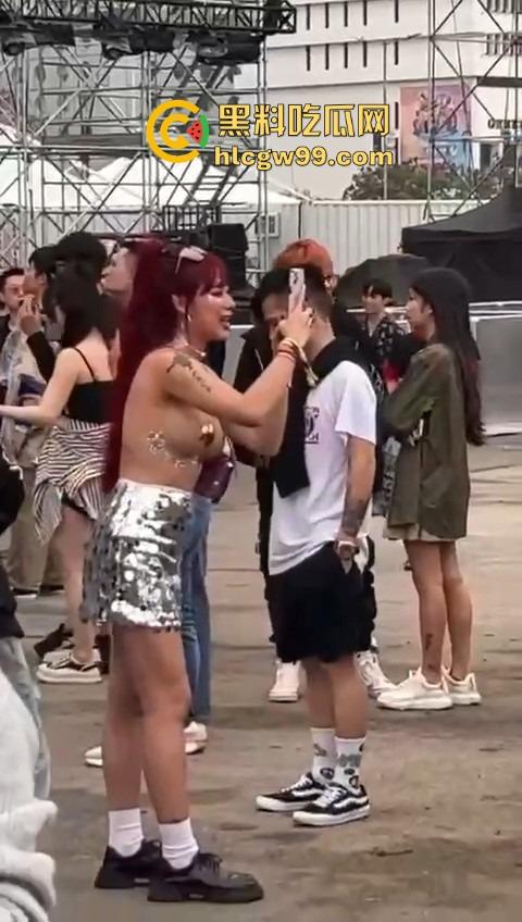 海口电音节小仙女玩得真花,乳贴当衣服半裸晃奶,这是货比三家,方便海王们精挑细选精准下单?-11