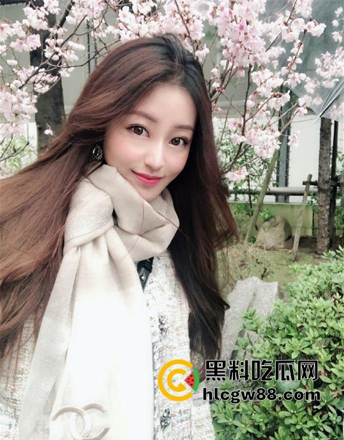 中经贸学院巨乳校花【李雅】挺翘巨乳勾魂荡魄,嫩穴道具插得淫水四溅,跟男友啪啪干得昏天黑地!-2