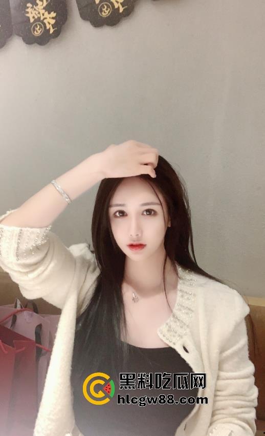 中经贸学院巨乳校花【李雅】挺翘巨乳勾魂荡魄,嫩穴道具插得淫水四溅,跟男友啪啪干得昏天黑地!-9