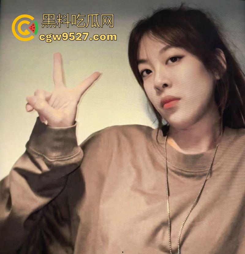 浙江体育大学极品嫩妹【赵卉香】不雅视频流出,清纯少女私下却欲望极强,自慰时手指猛扣嫩穴,淫水四溅!-3