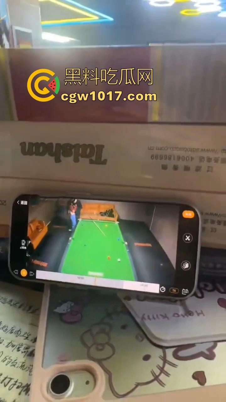 不是哥们你打台球就打台球嘛,好端端的怎么就骑上了,极品台球媛就这样给你拿下了?我很急这台球厅叫什么-3