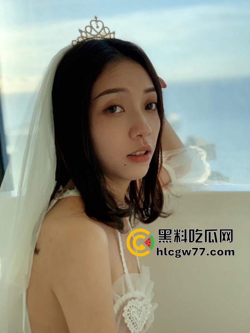 长沙美女御姐【古婉珍】婚纱写真拍出火！自慰上头与摄影师偷情，淫叫声超诱人！-1