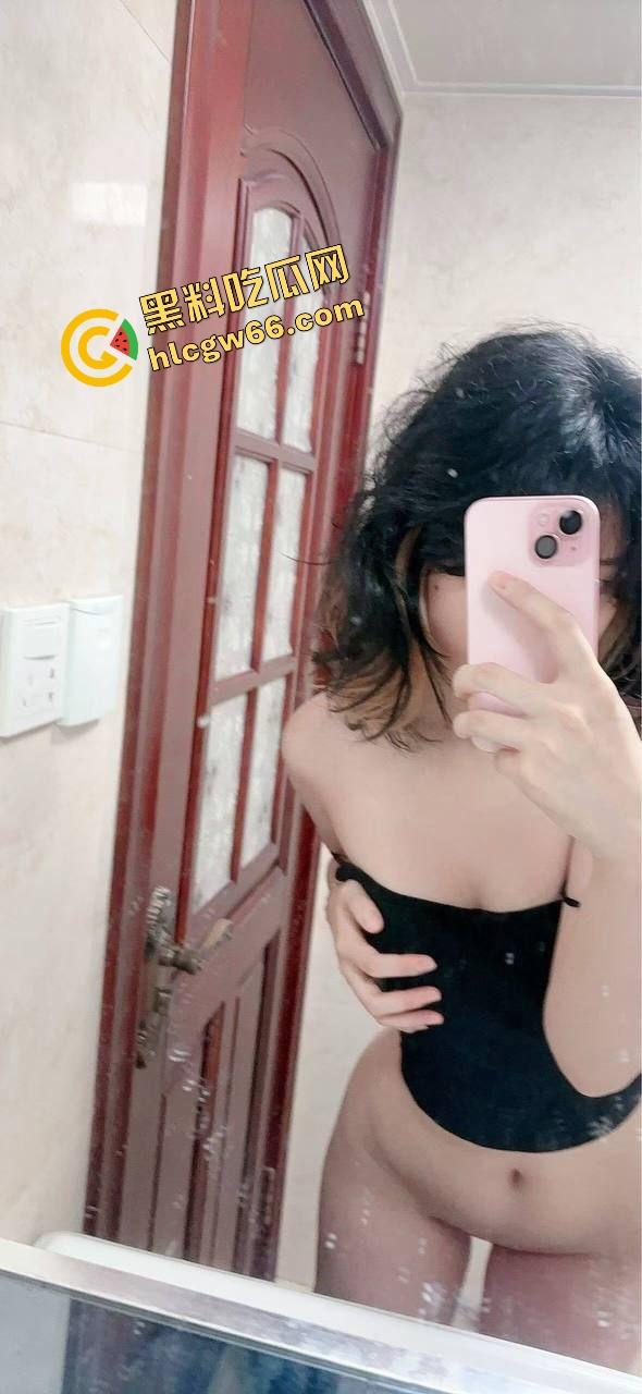 冷白皮美乳骚货【瑶瑶】居家骚拍流出,一线天粉嫩鲍大开展示,掰逼喷水娇喘连连,求干求灌精!-6