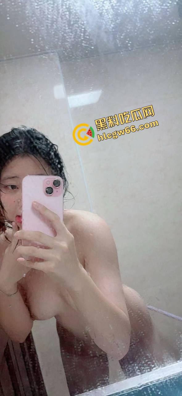 冷白皮美乳骚货【瑶瑶】居家骚拍流出,一线天粉嫩鲍大开展示,掰逼喷水娇喘连连,求干求灌精!-13