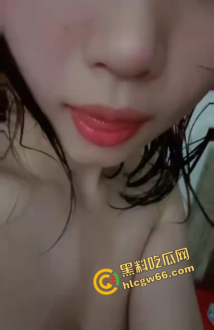 冷白皮美乳骚货【瑶瑶】居家骚拍流出,一线天粉嫩鲍大开展示,掰逼喷水娇喘连连,求干求灌精!-16