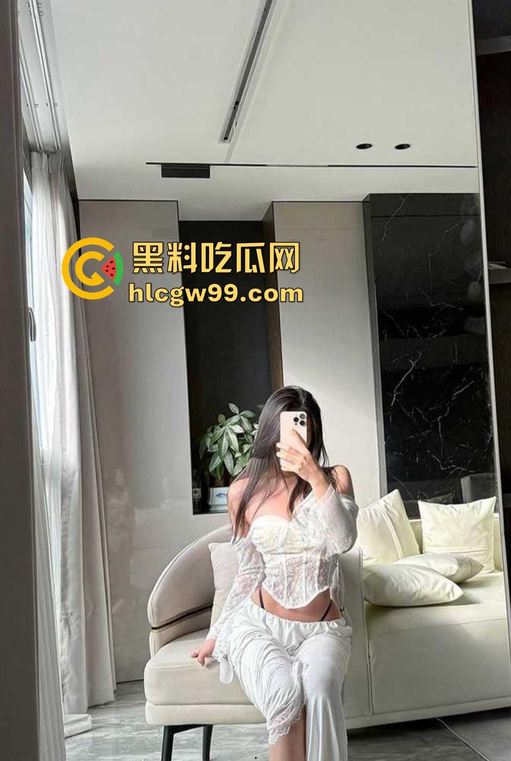 公司高冷御姐勾引同事酒店大战，情趣套装跪舔鸡吧骚到炸裂，反差成精，可惜碰上个软屌男同事玩不明白！-5