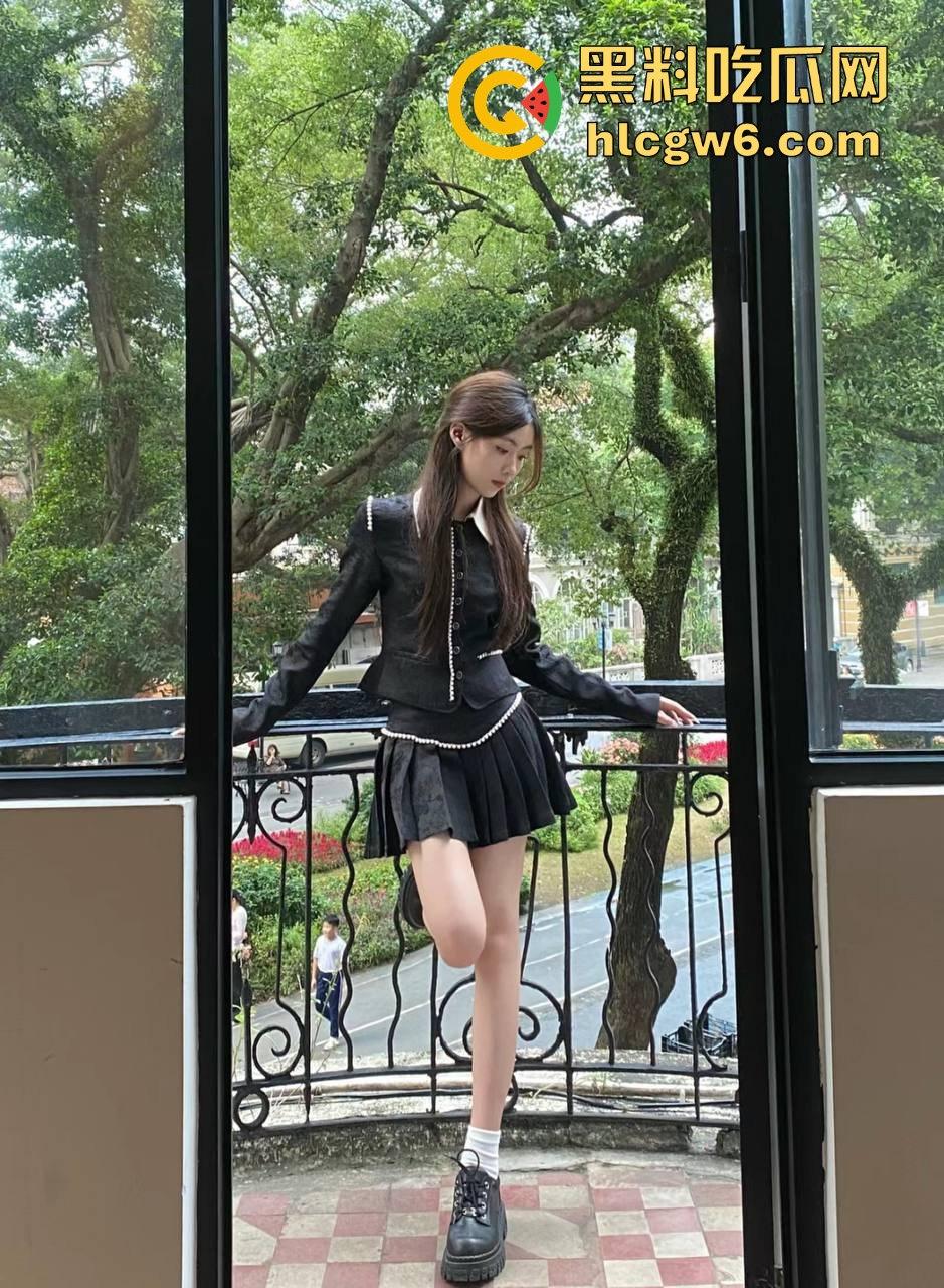 约炮05年嫩妹粉鲍细腰粉乳诱人到炸裂,粉嫩鲍鱼娇羞带滴一碰就水漫金山,这么顶的货怎么舍得戴套!-3