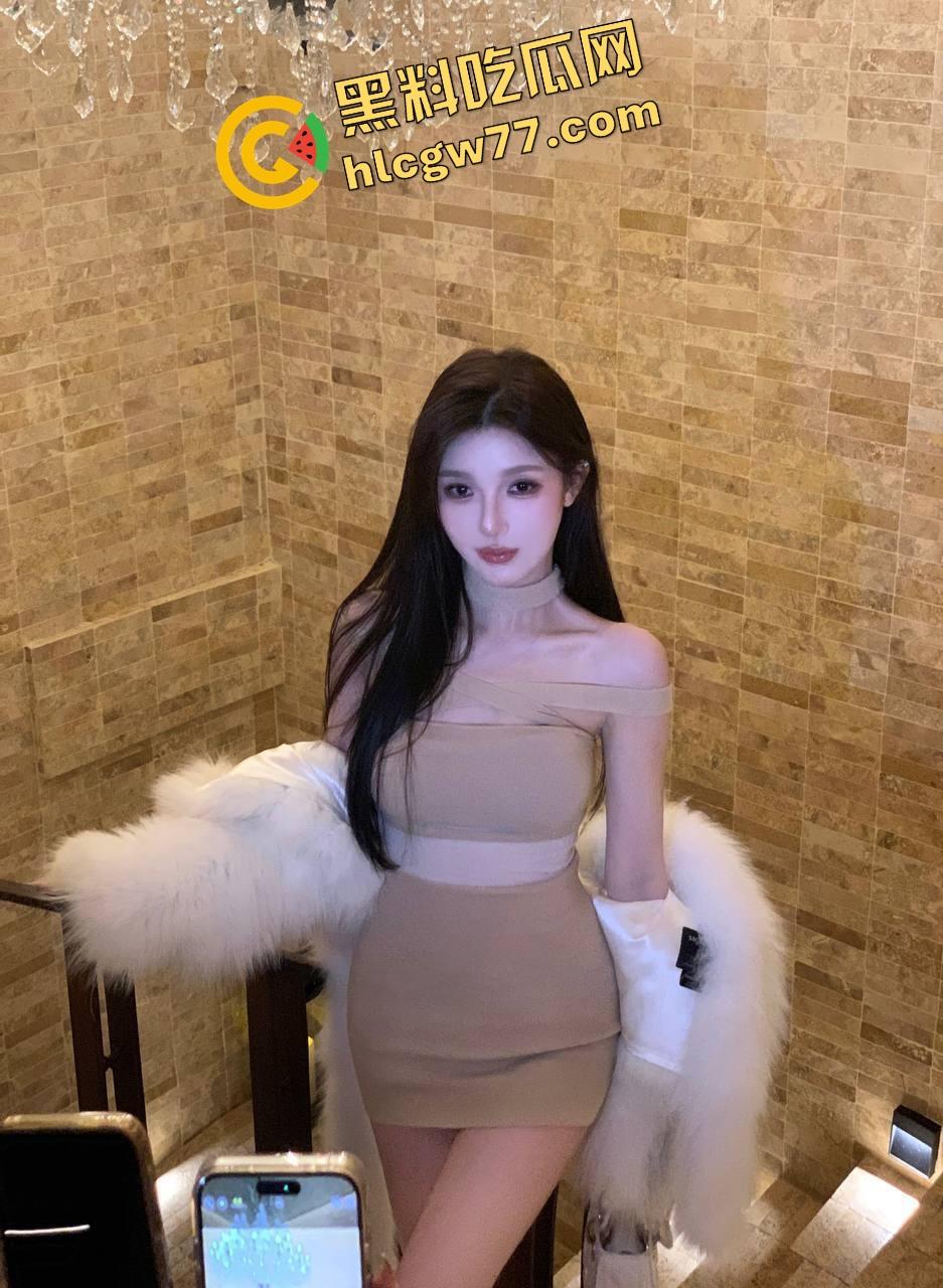 南昌按摩技师露脸足交爆火,黑丝肉丝换着来,精油浇满丝袜撸棒,足控党跪着看完!-4