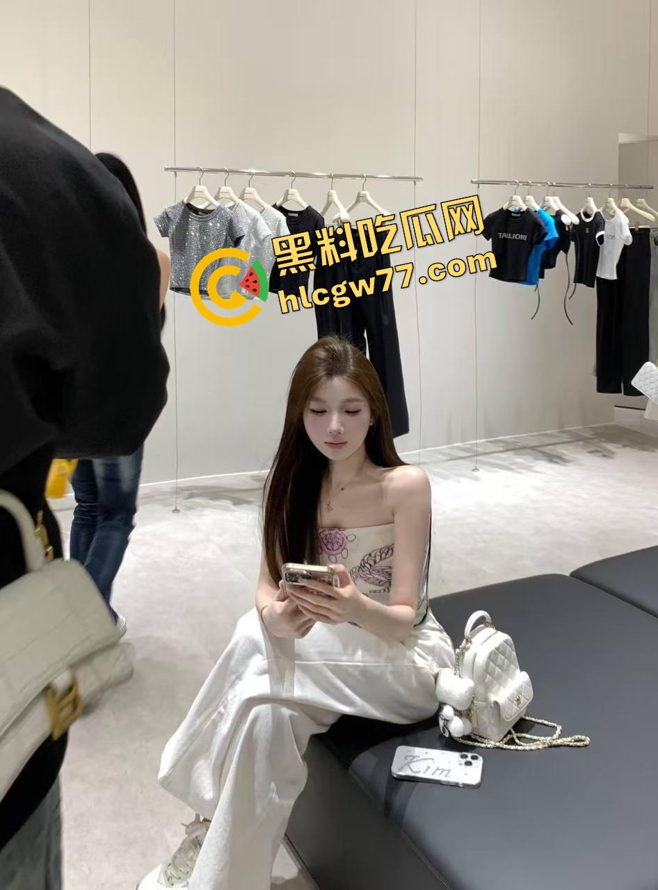 南昌按摩技师露脸足交爆火,黑丝肉丝换着来,精油浇满丝袜撸棒,足控党跪着看完!-7