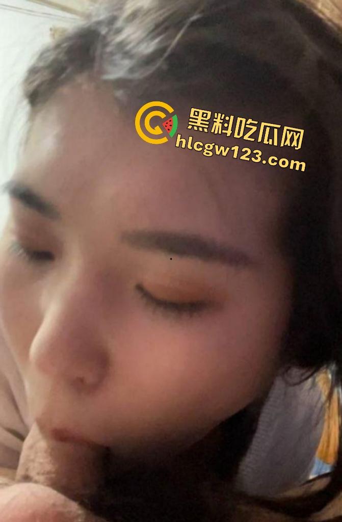 大学生出租屋变母狗被捆绑动弹不得，调教肛塞伺候，尿尿也要被操！-8