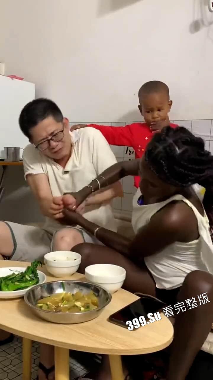 媚黑婊合集 在华黑鬼愈发猖狂 人种替换正在悄然进行…-8