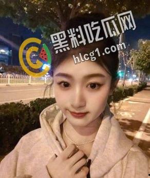 兄弟分享自家清纯清纯反差女友 吴婷婷 又纯又骚 贴心给男友口交 扒开内裤展示粉嫩小穴 虽然长得一般 但是她骚啊-4