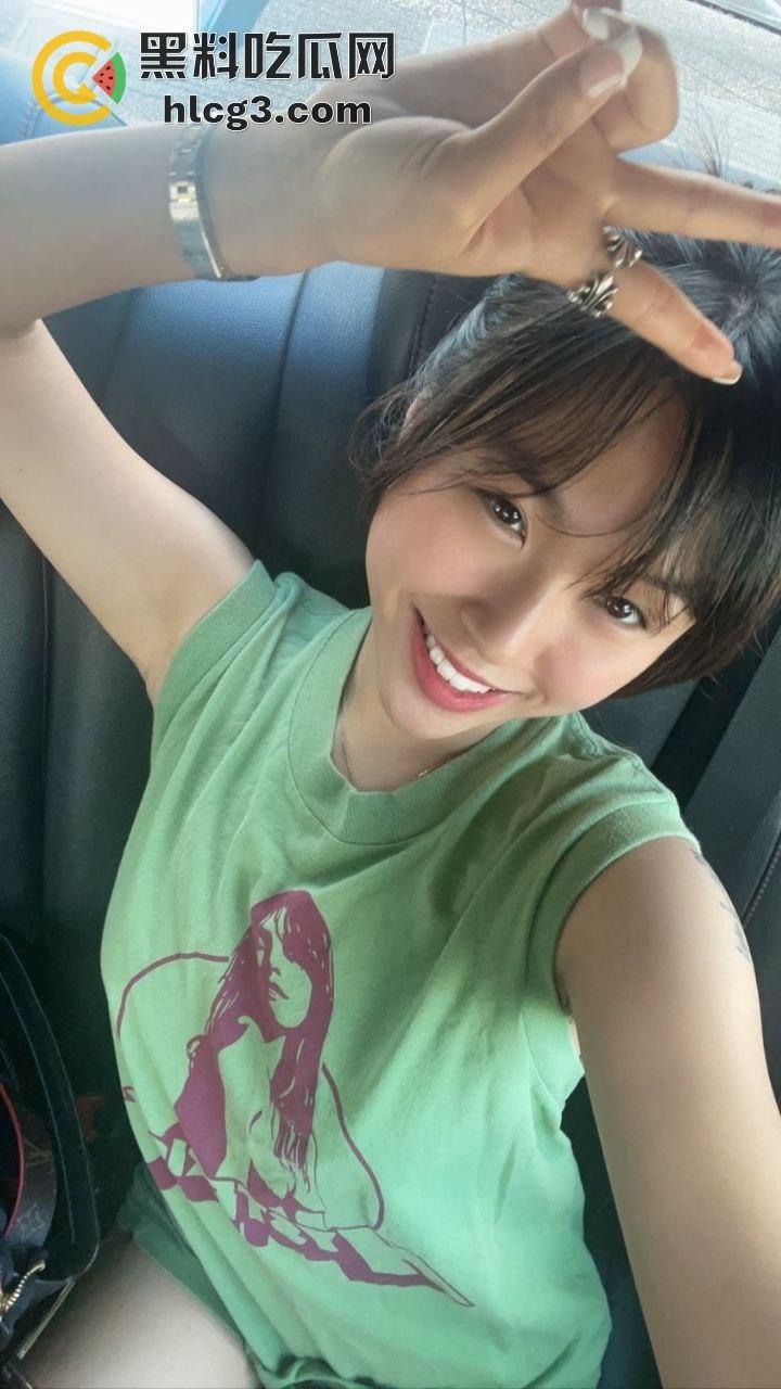 【极致诱惑】极品白嫩酮体任男主调教,无套内射场面火辣,引爆全网!-2