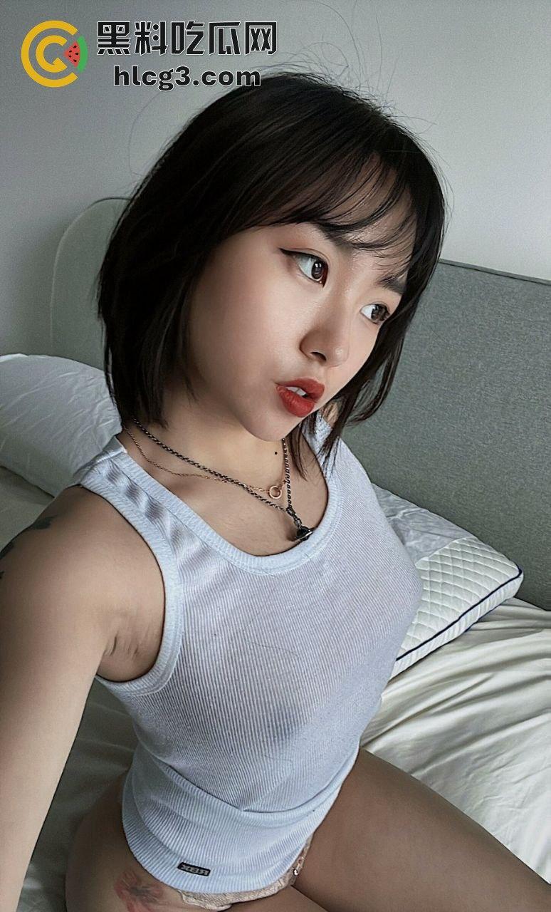 【极致诱惑】极品白嫩酮体任男主调教,无套内射场面火辣,引爆全网!-4