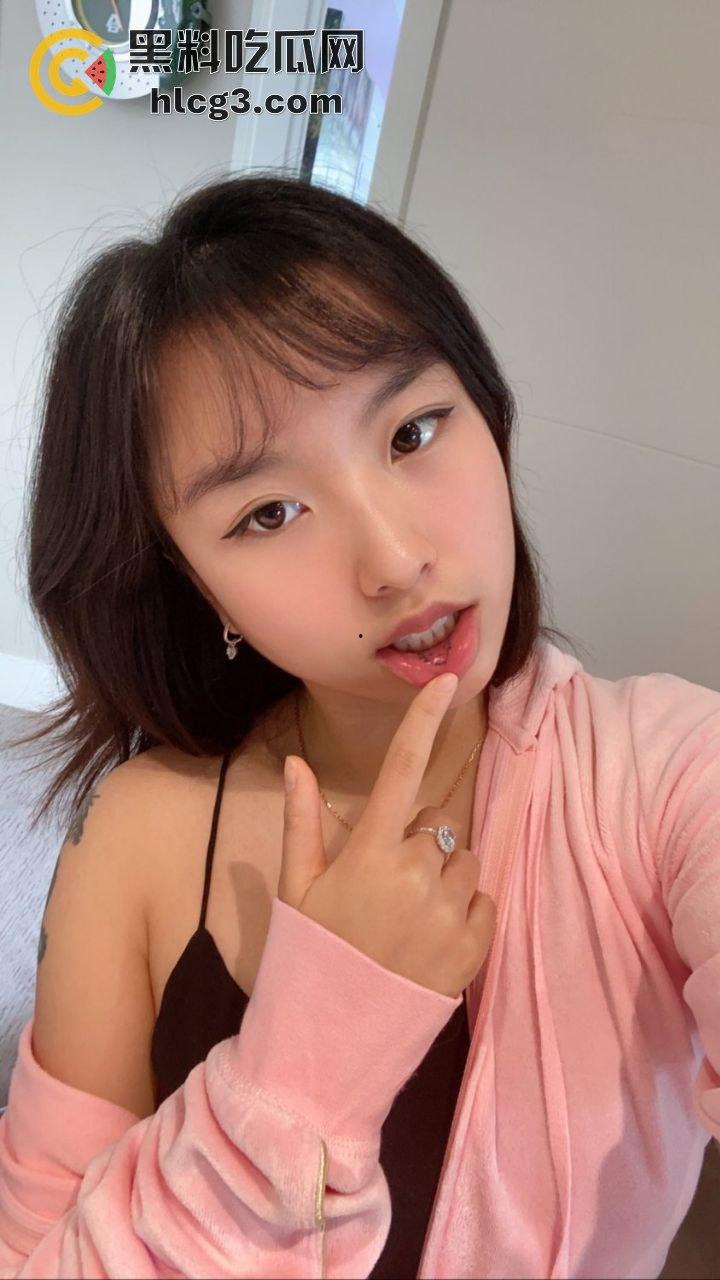 【极致诱惑】极品白嫩酮体任男主调教,无套内射场面火辣,引爆全网!-5