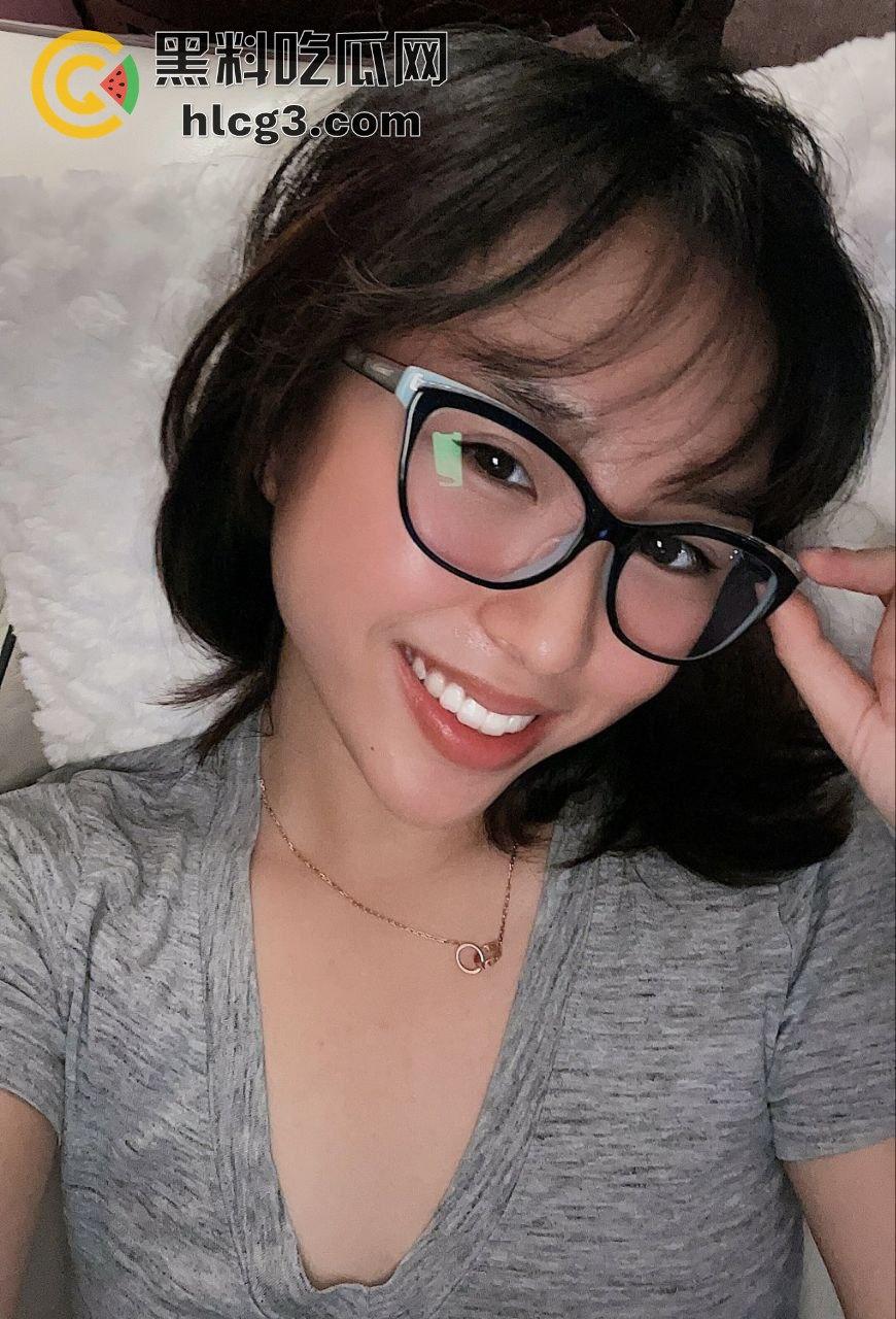 【极致诱惑】极品白嫩酮体任男主调教,无套内射场面火辣,引爆全网!-6