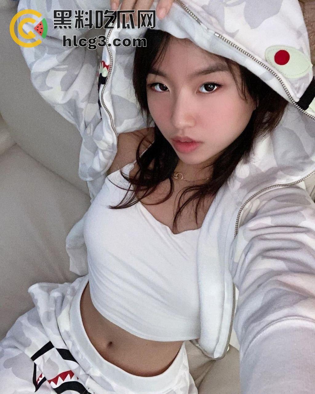 【极致诱惑】极品白嫩酮体任男主调教,无套内射场面火辣,引爆全网!-7