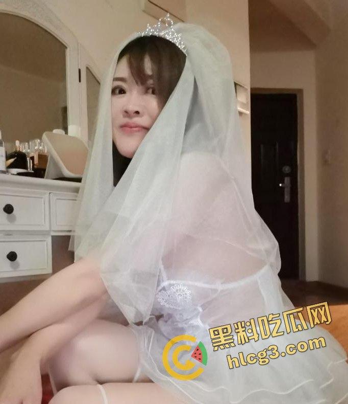 成都上岸美女骚鸡『丘丘』私密视频外泄!丰乳肥臀绝美身材镜前被男友后入狂草!-1