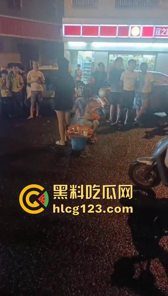 港片看多了吧！海口小姑娘也学抢劫，真以为自己是大哥啊？-4