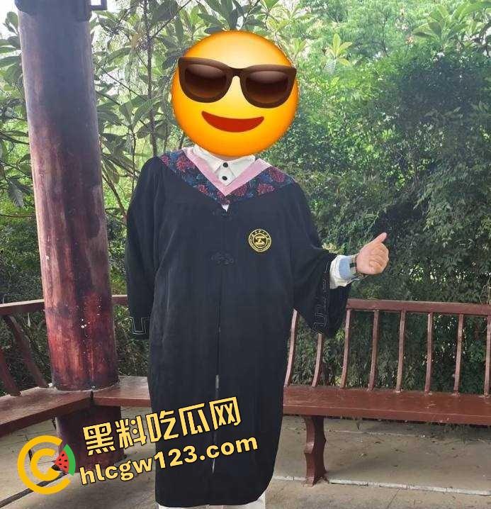 栓Q了兄弟,40秒吃屌传全校,陕西理工情侣校内凉亭乱搞疯传,妹子趴着狂吞直到男的射出来!-5