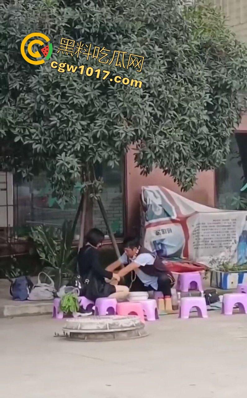 公园摆摊算命,算命大师哄骗极品小仙女,揉胸抠穴就能断知福祸,趁机揩油过足手瘾,我现在学算命来得及吗?-6
