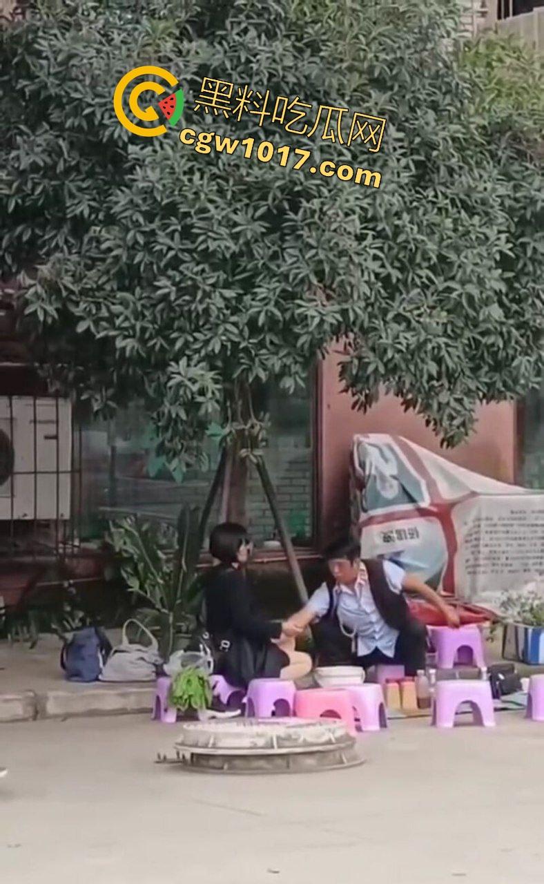 公园摆摊算命,算命大师哄骗极品小仙女,揉胸抠穴就能断知福祸,趁机揩油过足手瘾,我现在学算命来得及吗?-8