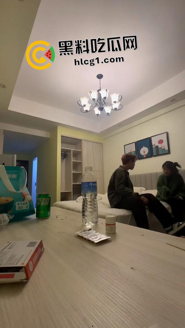 河南精神小伙逼自己女朋友做鸡 拳打脚踢还上电棍 现场视频流出-2