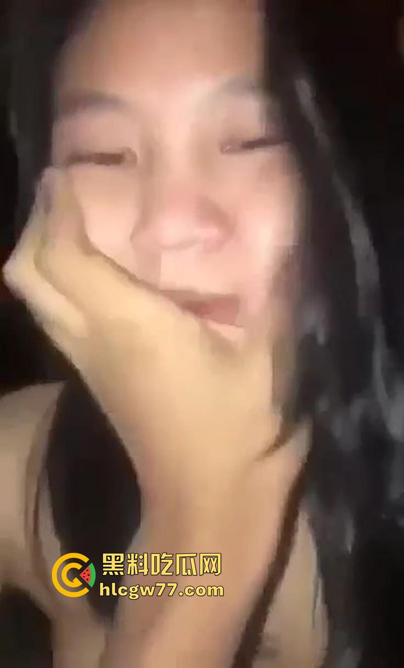 越南网红【陈艳如】,细腰肥臀母狗眼镜妹,约炮粉丝激情吃屌,被后入爆操超诱人!-2