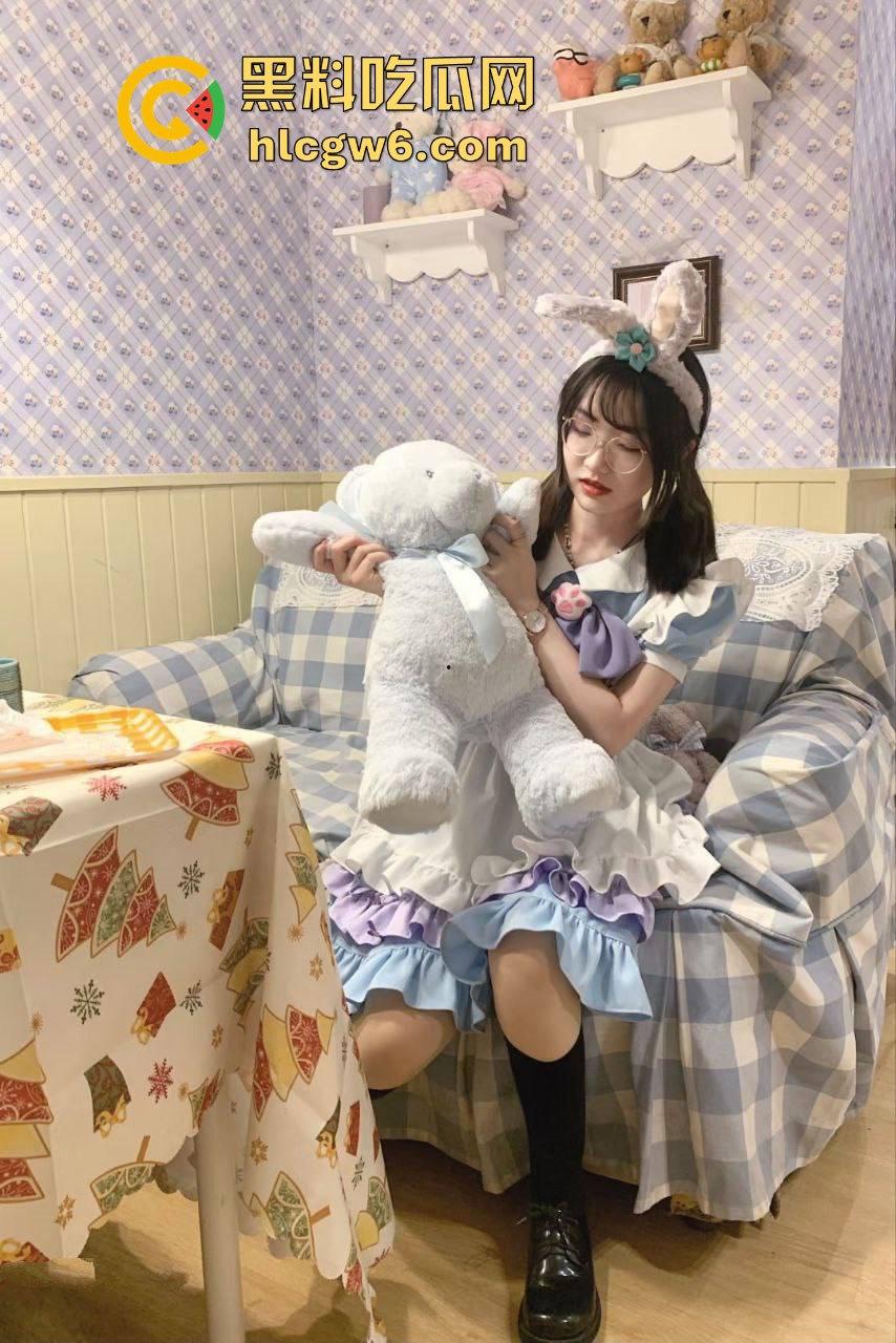 哈尔滨大学大三学姐【蔡文静】性爱视频惨遭泄密，自动挡骑乘满足私欲，萝莉表骚母心-3