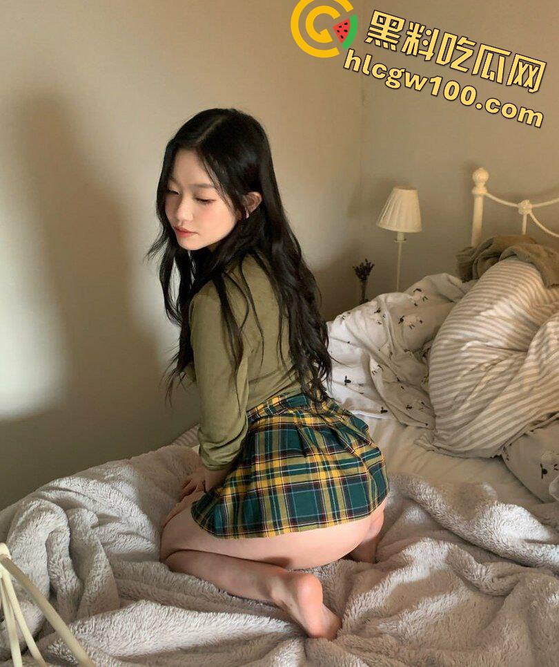 模特【yumi】坐脸视角掰开展示超粉嫩小穴，口交吃鸡无套啪啪鸡巴被裹满白浆-27