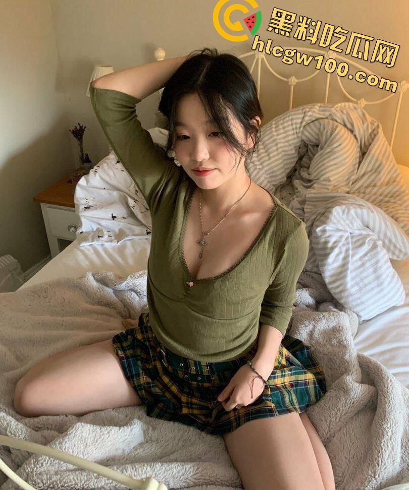 模特【yumi】坐脸视角掰开展示超粉嫩小穴，口交吃鸡无套啪啪鸡巴被裹满白浆-54