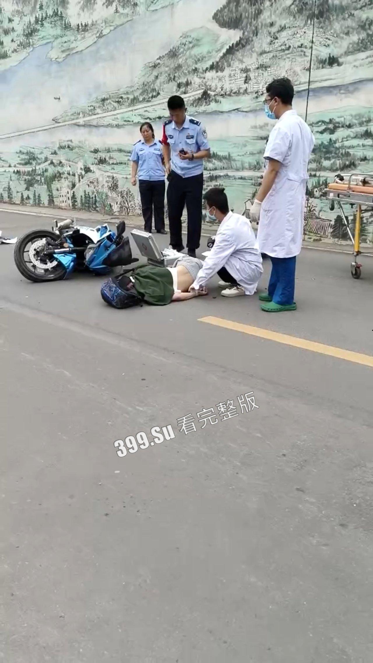 车祸现场 最近骑士们的运气可不太好,摩托车可遭老罪了-4